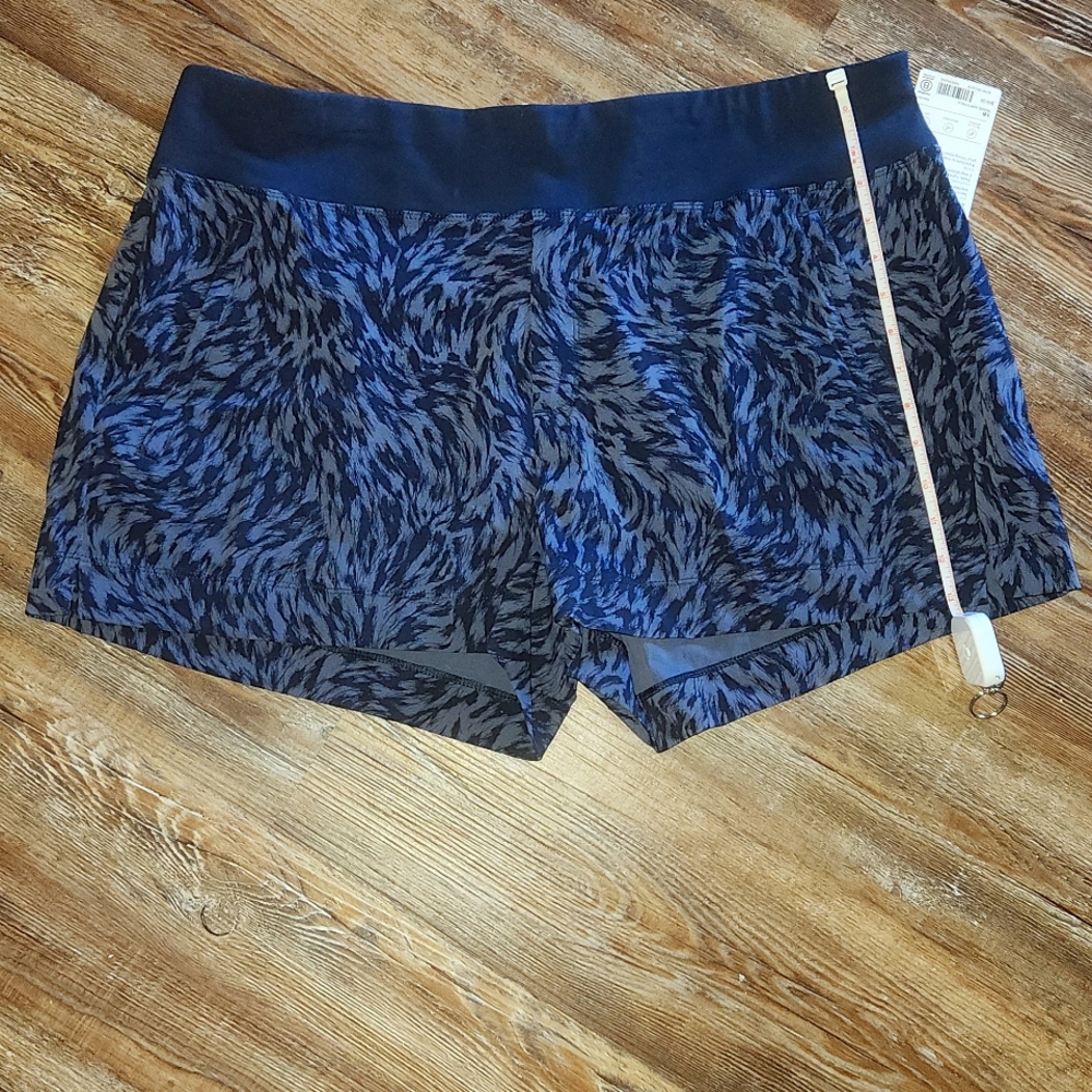 BNWT Athleta shorts - Picture 3 of 4